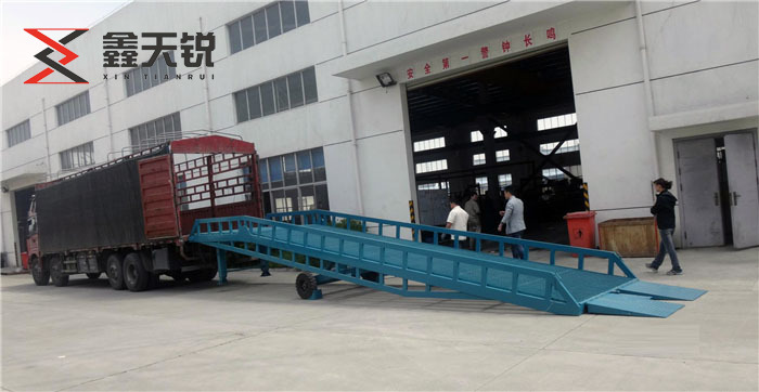 济宁移动式登车桥